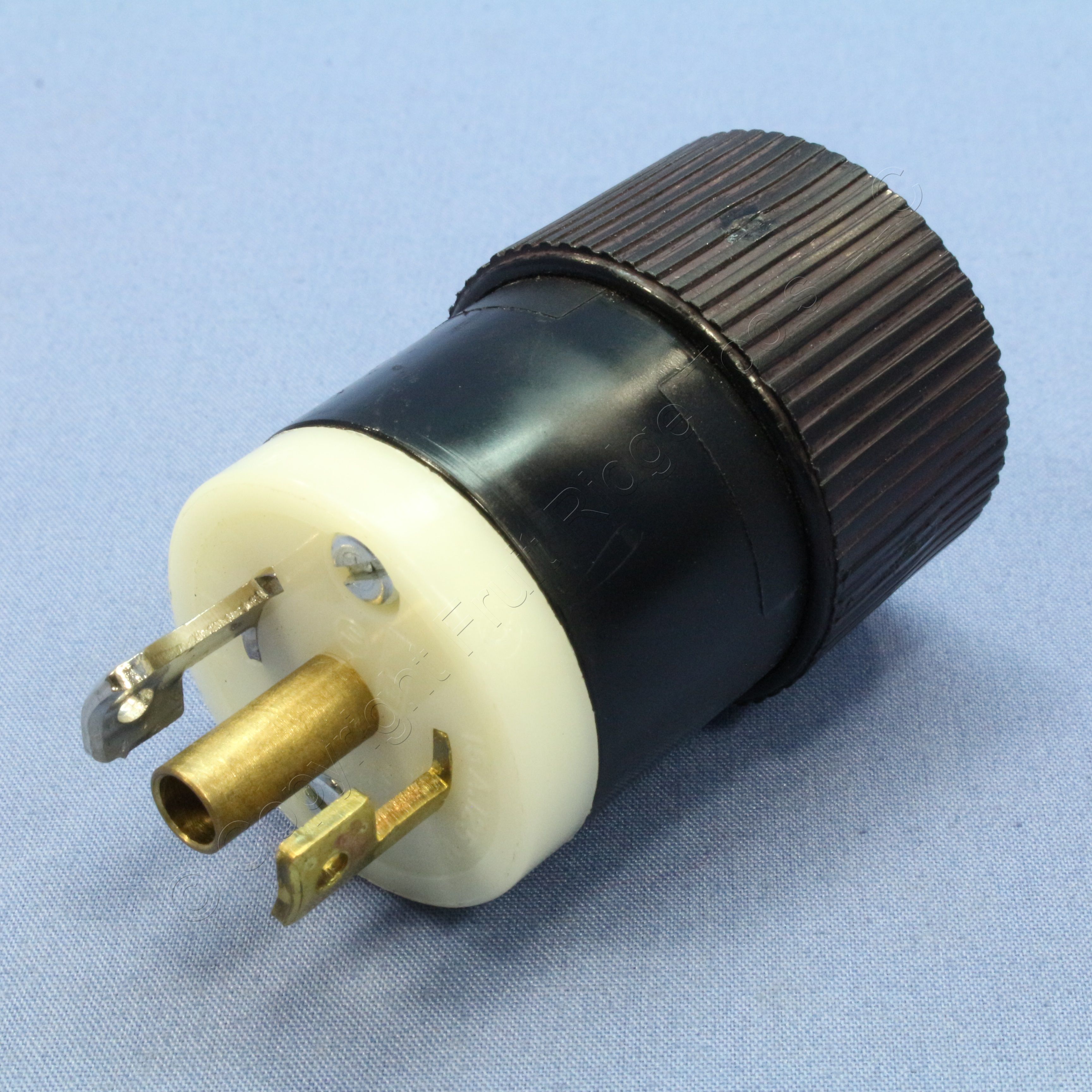 Bryant Industrial Midget Twist Turn Locking Plug NEMA ML3P 15A 125/250V