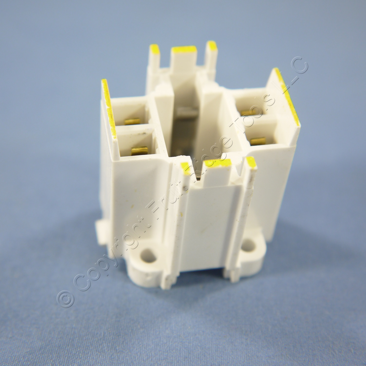 Leviton Compact Fluorescent Lamp Holder CFL Light Socket 42W G24q4