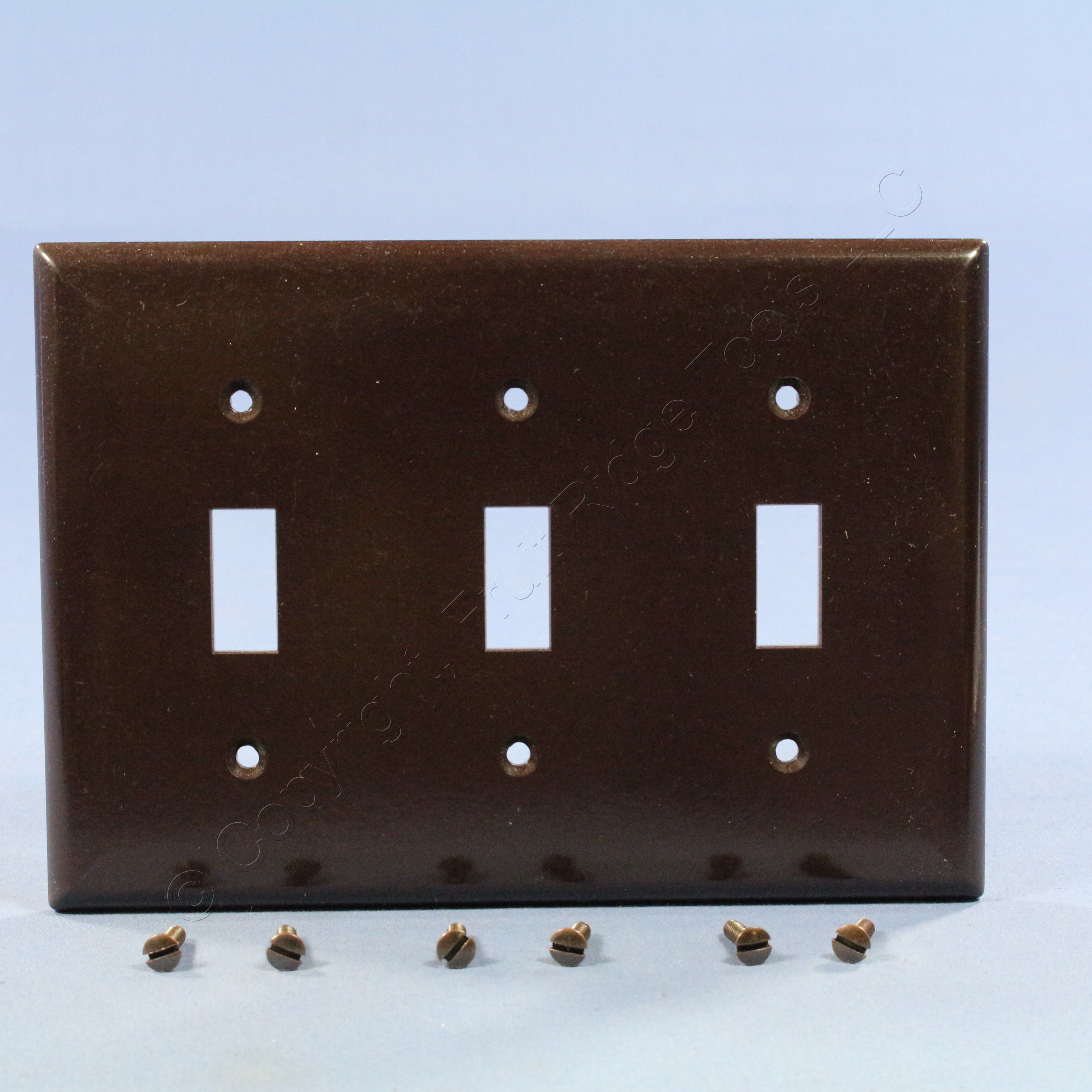 PASS AND SEYMOUR Brown 3Gang Standard Toggle Switch Plastic Wallplate