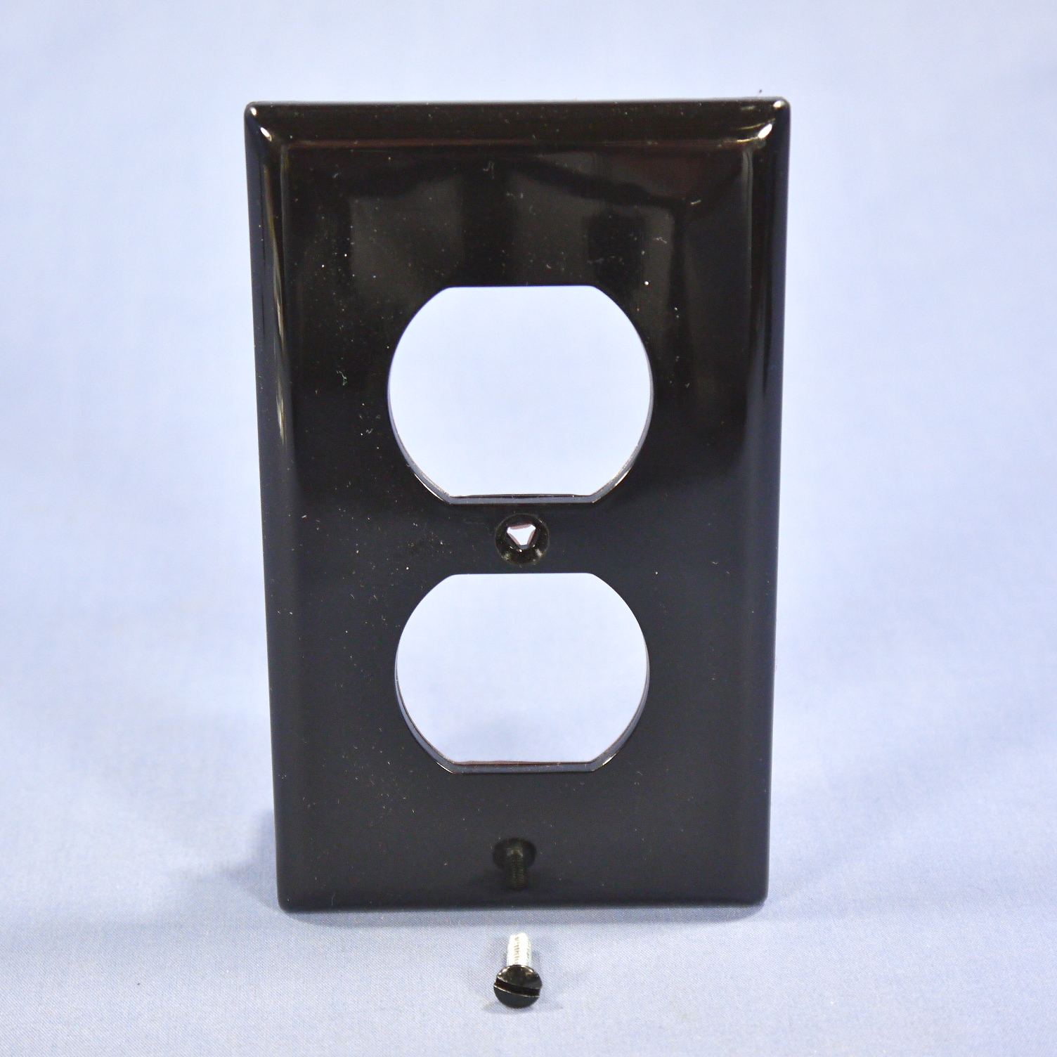 Cooper 5132BK Black 1-Gang Duplex Outlet Unbreakable Nylon Standard Wallplate