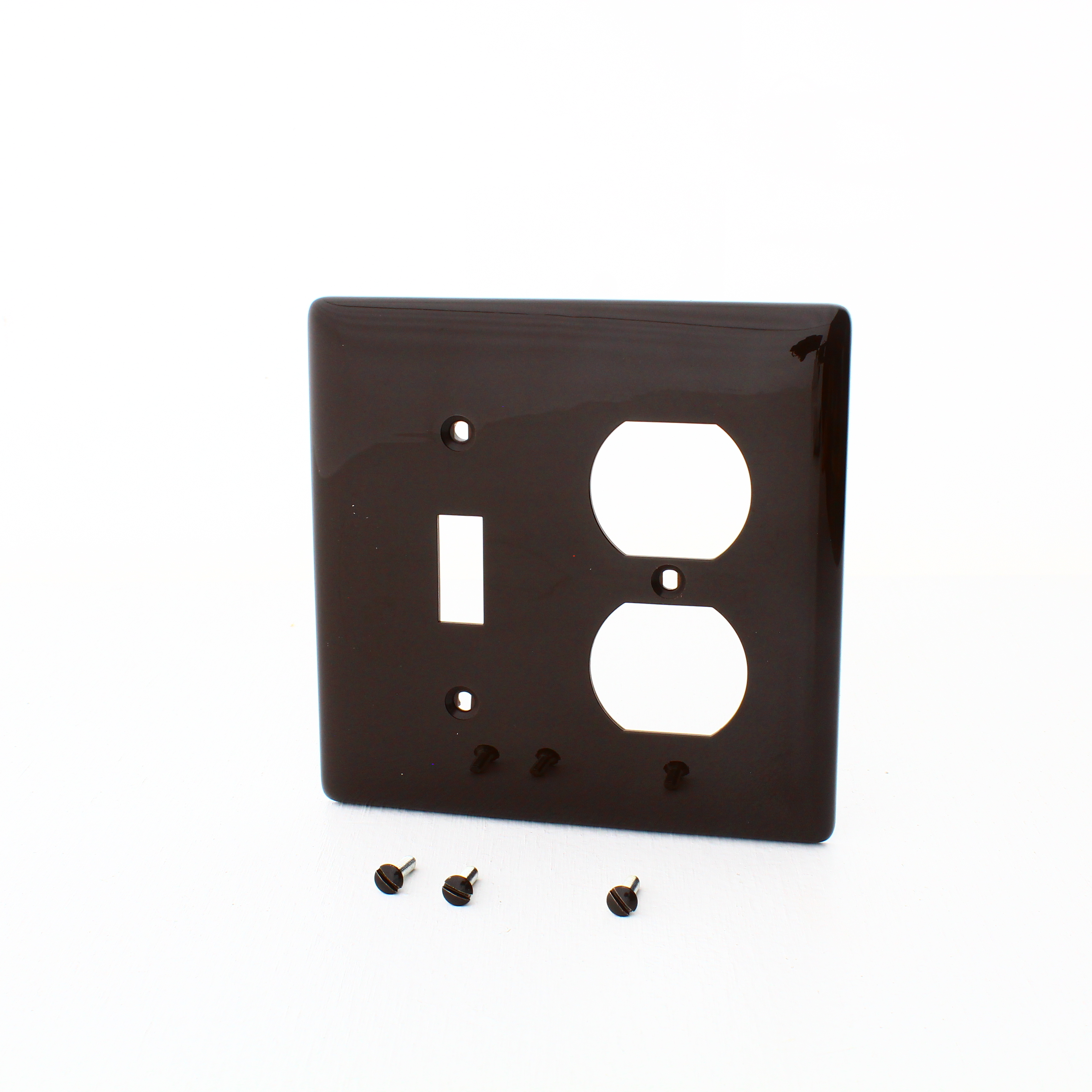 Hubbell NP18 Brown 2-Gang Toggle Duplex Outlet Unbreakable Standard Wallplate