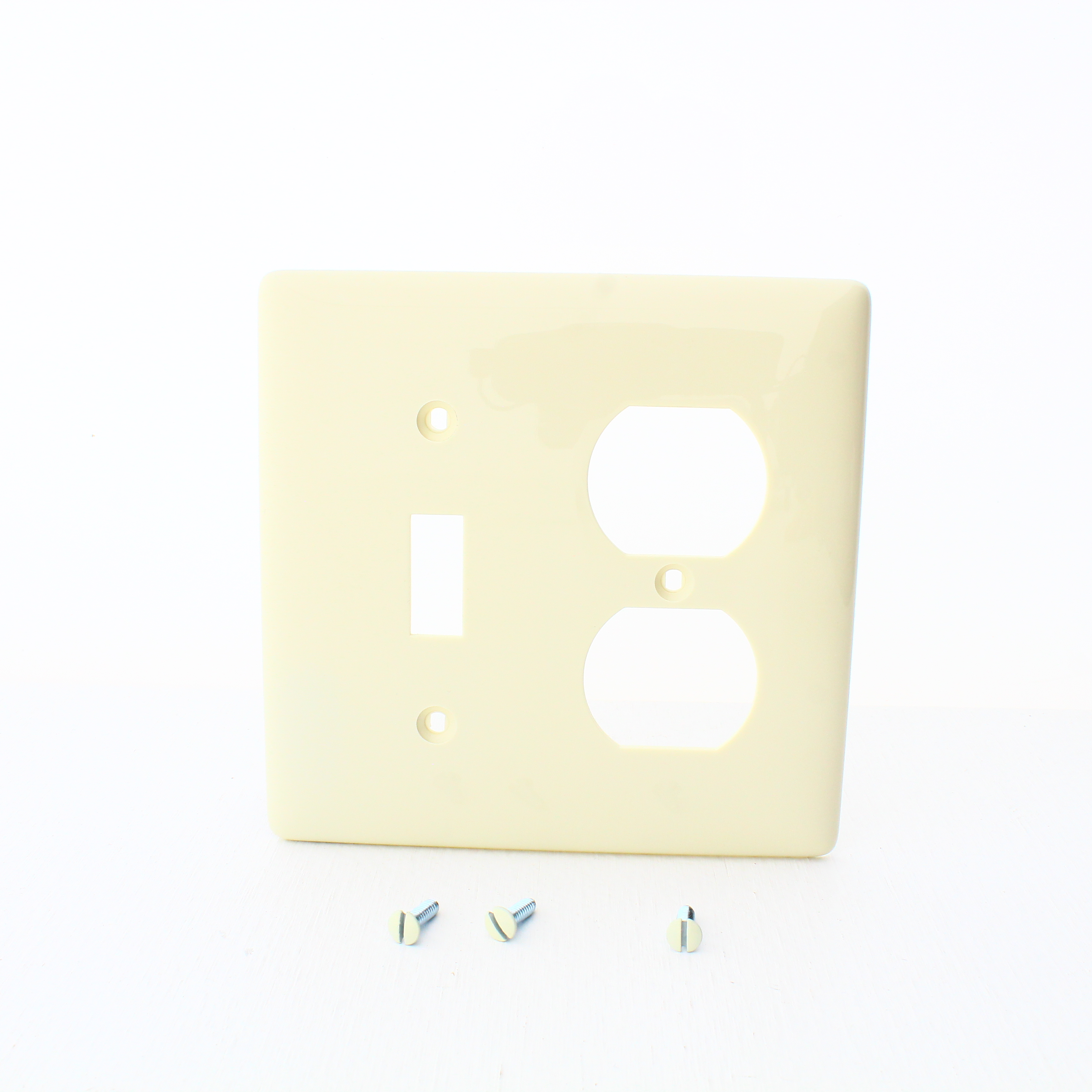 Hubbell NP18LA Light Almond 2-Gang Toggle Duplex Outlet Unbreakable Wallplate
