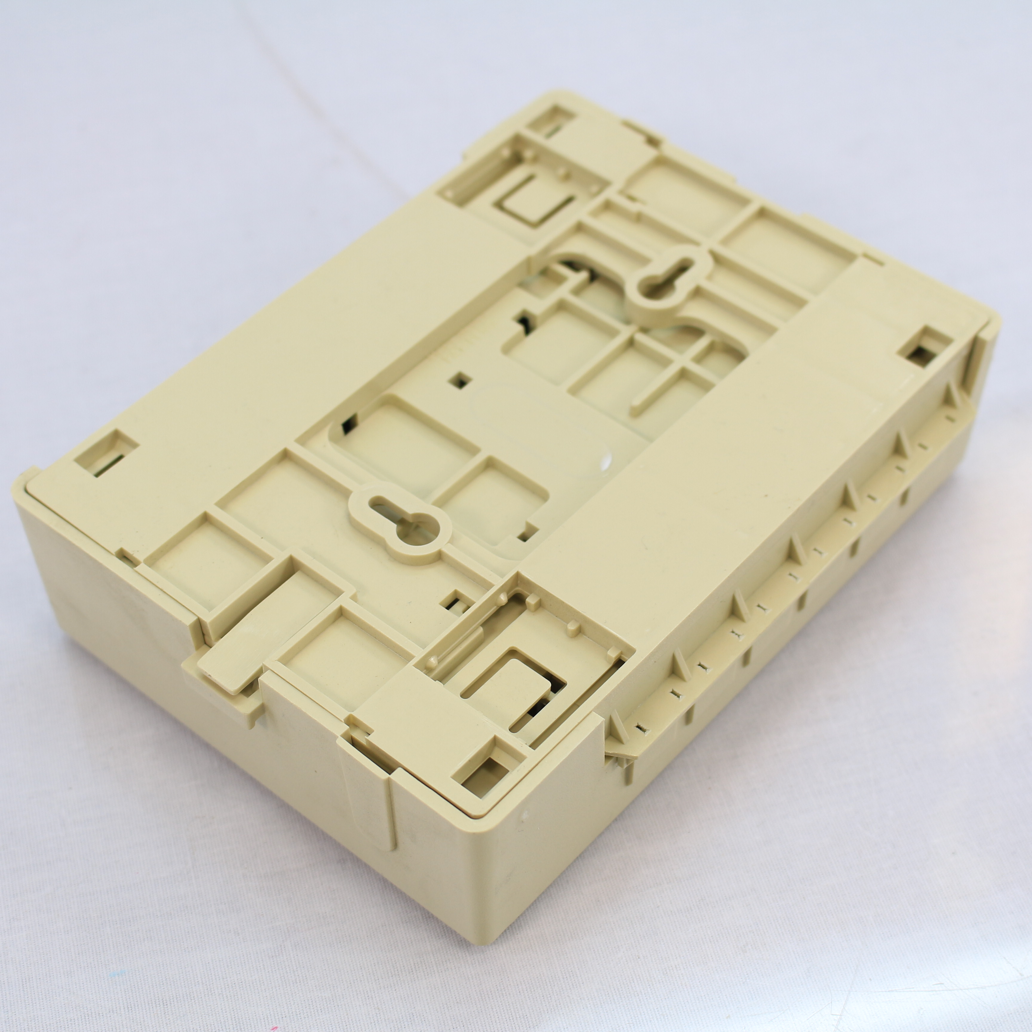 Leviton 45124-AIA Ivory 12-Port Voice Data Interface Surface Mount Module Box